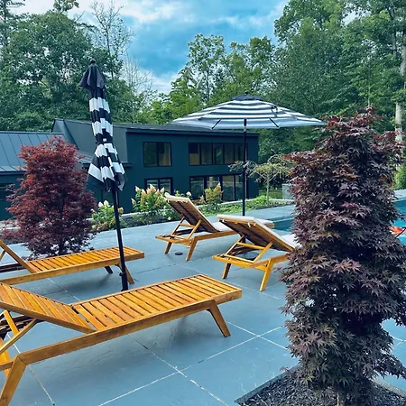 Woodstock Retreat - 3 Bedroom 3 Bath Pool Hot Tub Walk To Town